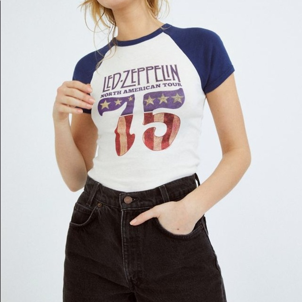 ⭐️URBAN OUTFITTERS⭐️ band t-shirt NWOT